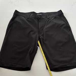 Travis Mathew Men’s Beck Black Casual Golf Shorts 33 Like New!